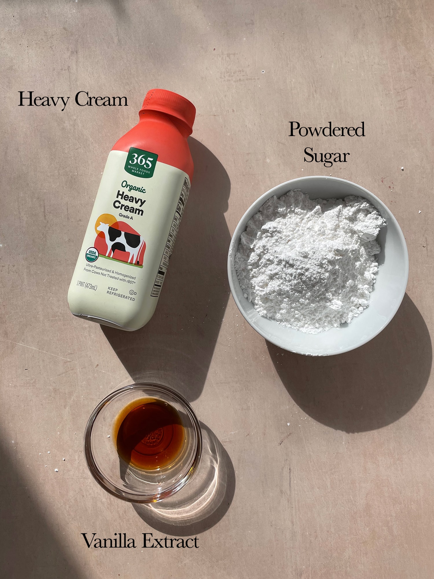 3 Ingredients needed to make sweetened whipped cream. 